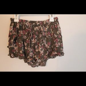Women’s American eagle flowy shorts